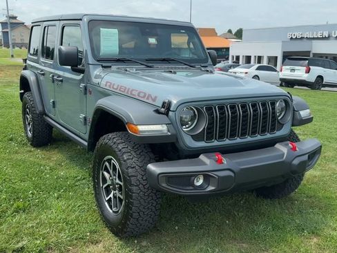 Used 2025 Jeep Wrangler Unlimited Rubicon w/ Convenience Group AWD/4WD image 9