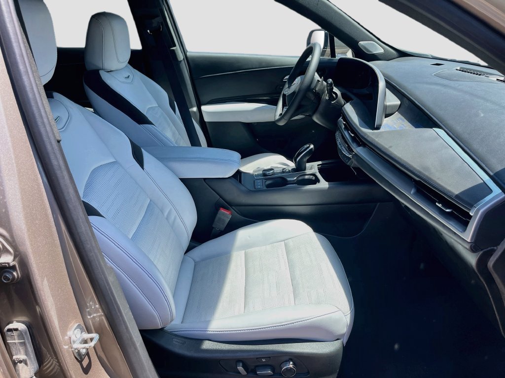 Used 2024 Cadillac XT4 Sport FWD image 31