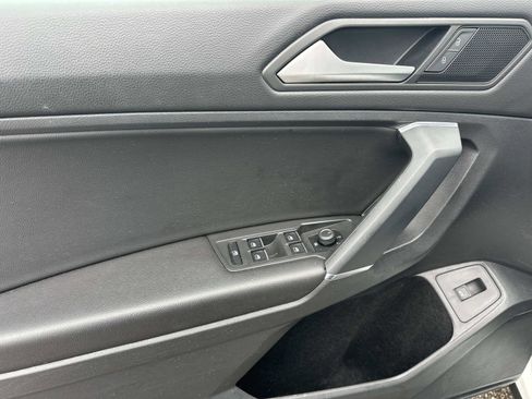 Used 2020 Volkswagen Tiguan SEL image 16