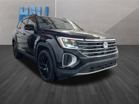 Certified 2025 Volkswagen Atlas SE w/ Panoramic Sunroof Package image 7