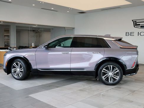 Used 2026 Cadillac Lyriq Luxury AWD/4WD image 2