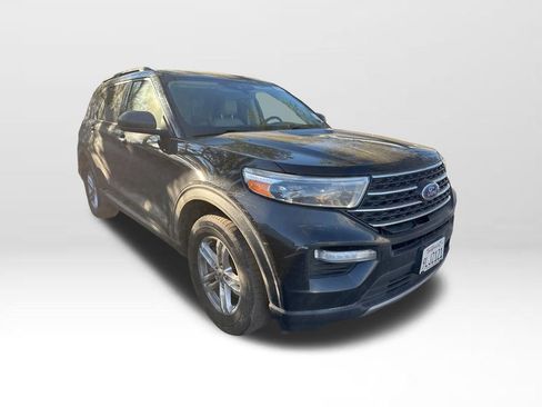 Used 2024 Ford Explorer XLT w/ Equipment Group 202A image 18