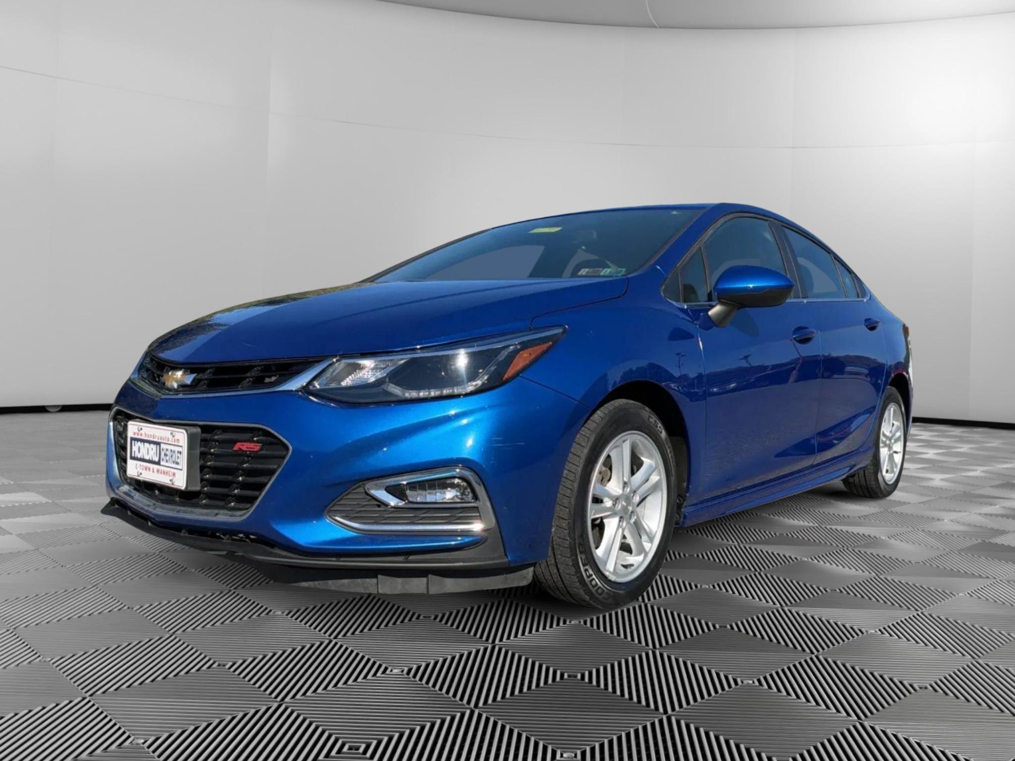 Used 2018 Chevrolet Cruze LT w/ RS Package FWD image 1