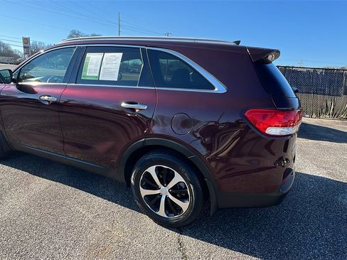 Used 2017 Kia Sorento EX image 7