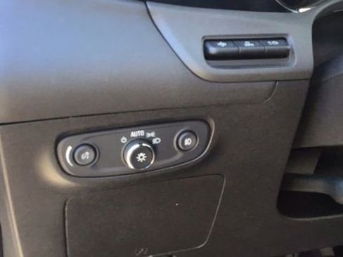 Used 2020 Buick Encore GX Essence w/ Experience Buick Package image 19