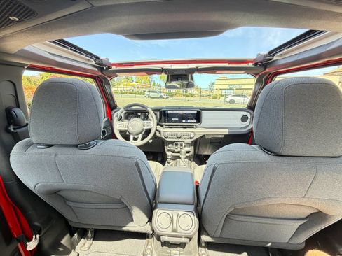 Used 2025 Jeep Wrangler Unlimited Sahara w/ Safety Group AWD/4WD image 30