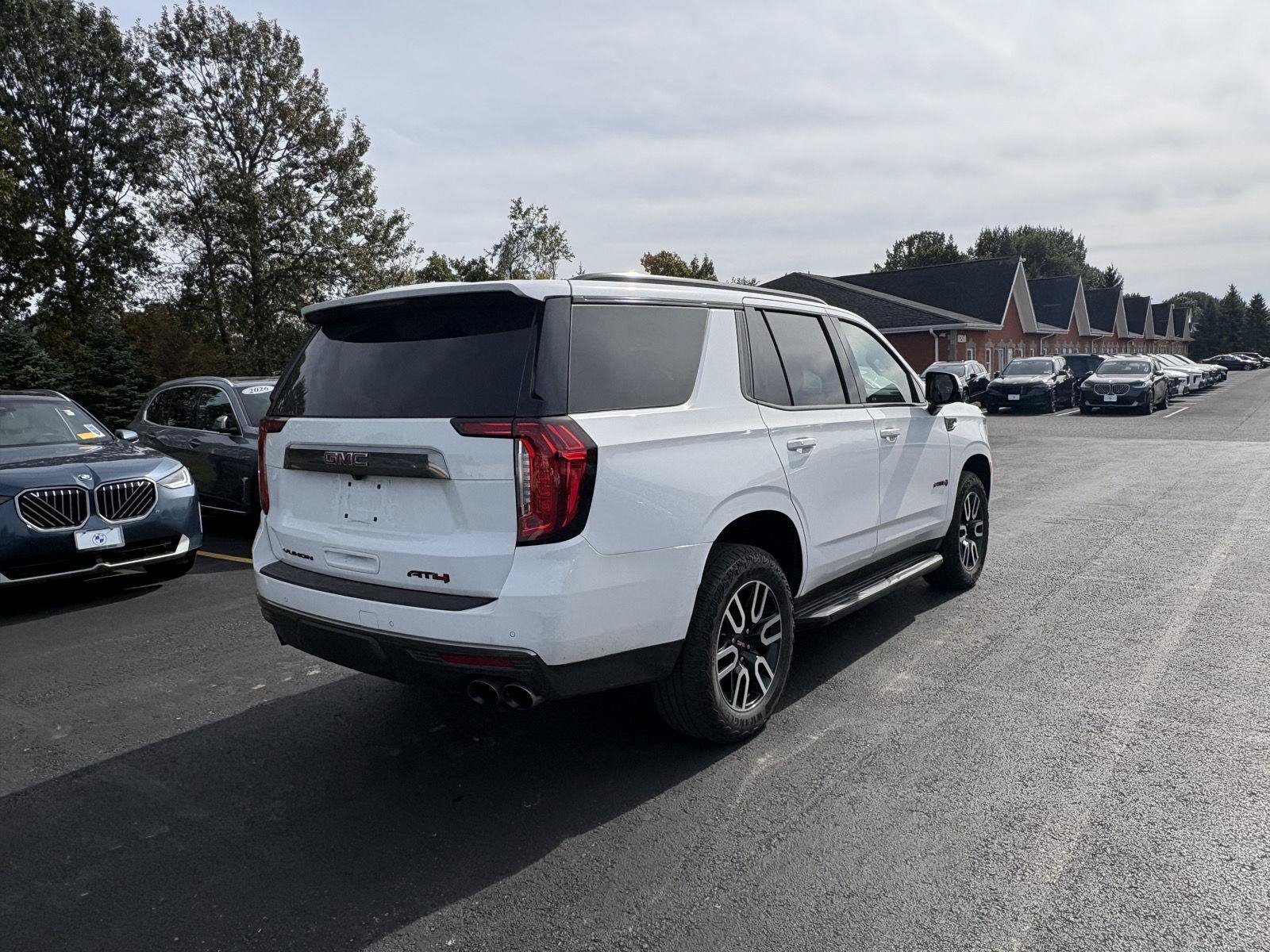 Used 2024 GMC Yukon AT4 w/ Technology Package AWD/4WD image 7