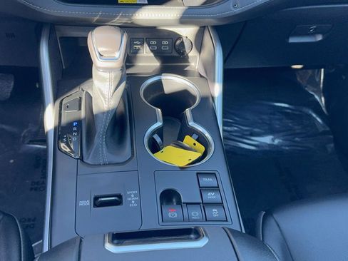 Certified 2023 Toyota Highlander XLE image 22