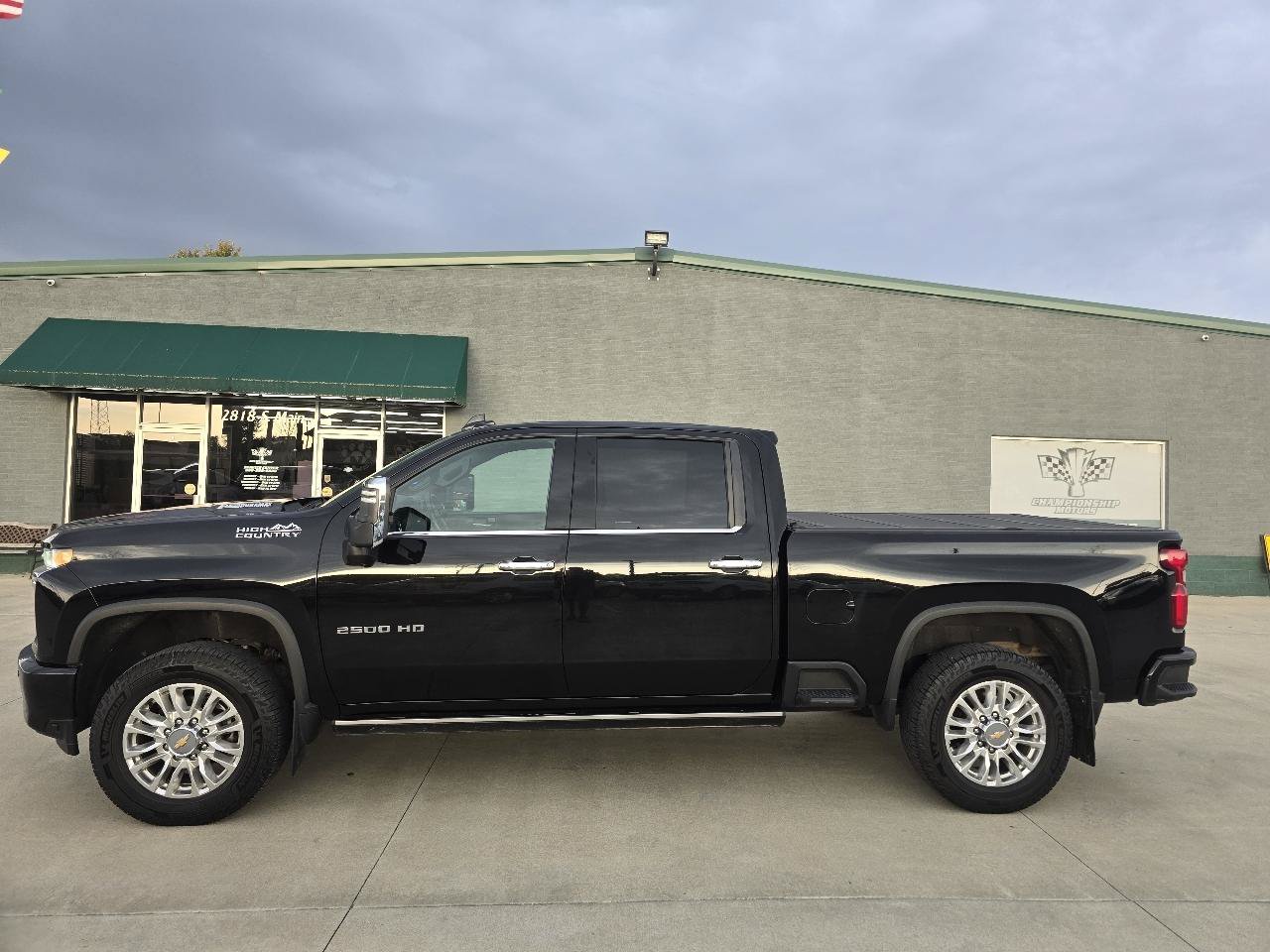 Used 2023 Chevrolet Silverado 2500 High Country w/ Z71 Off-Road Package AWD/4WD image 2