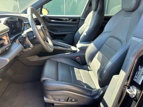 Used 2025 Porsche Macan Electric image 5