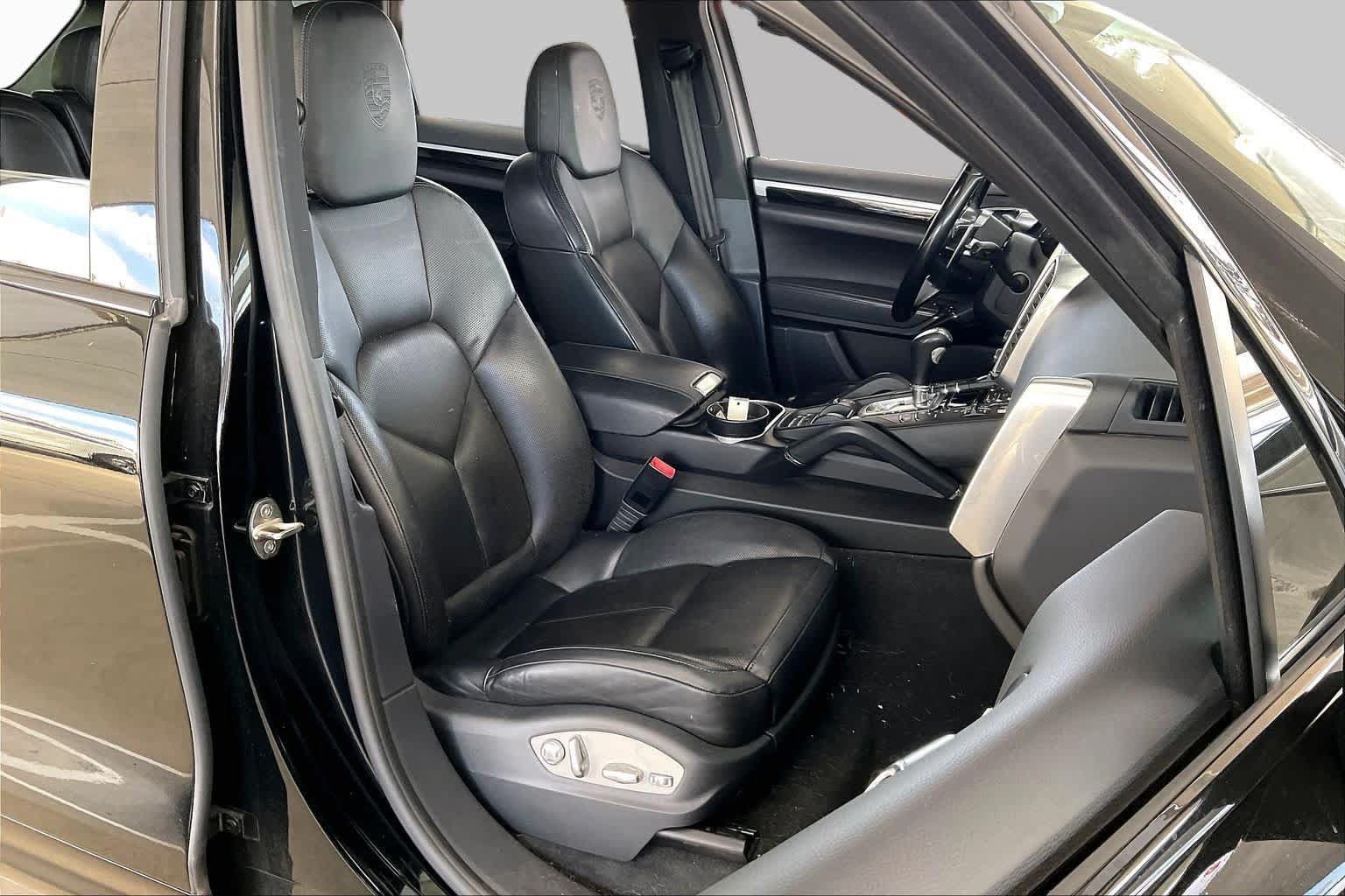 Used 2017 Porsche Cayenne Platinum Edition AWD/4WD image 9