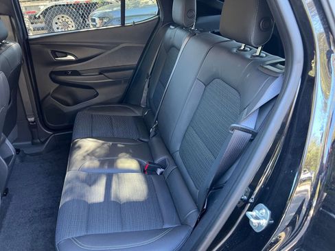 Used 2025 Buick Envista Preferred image 32