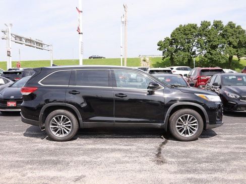 Used 2019 Toyota Highlander XLE AWD/4WD image 5