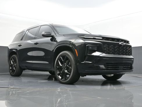 Used 2024 Chevrolet Traverse RS w/ LPO, Floor Liner Package image 45