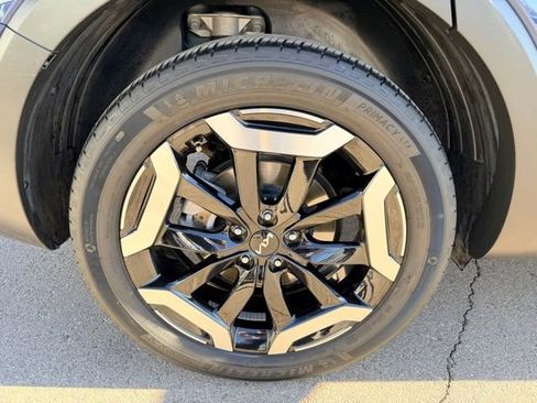 Used 2024 Kia Telluride EX w/ EX Captain's Chair Package image 10