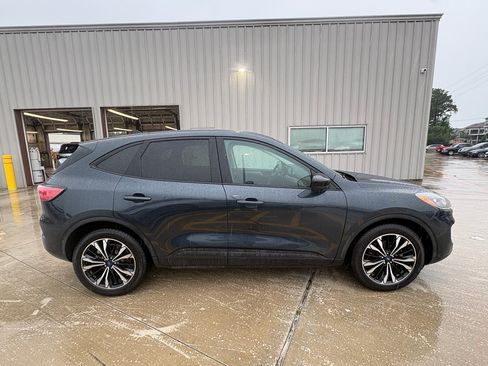Used 2022 Ford Escape SE w/ SE Sport Appearance Package FWD image 9