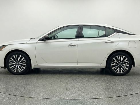 Used 2025 Nissan Altima 2.5 SV image 5