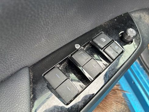 Used 2019 Toyota Prius L Eco image 7