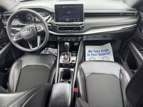 Used 2025 Jeep Compass Trailhawk AWD/4WD image 14