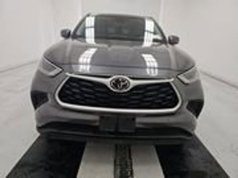 Used 2022 Toyota Highlander L image 2