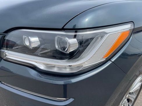 Used 2024 Lincoln Navigator Premiere image 9