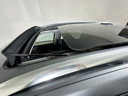 Used 2023 Chevrolet Equinox Premier image 15