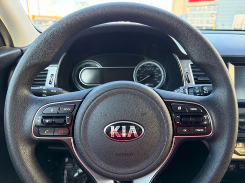 Used 2019 Kia Niro LX image 11