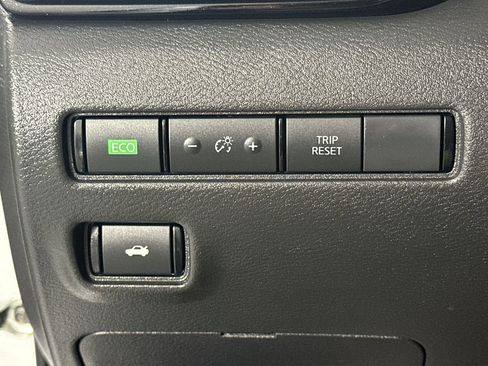 Certified 2025 Nissan Sentra SV FWD image 22
