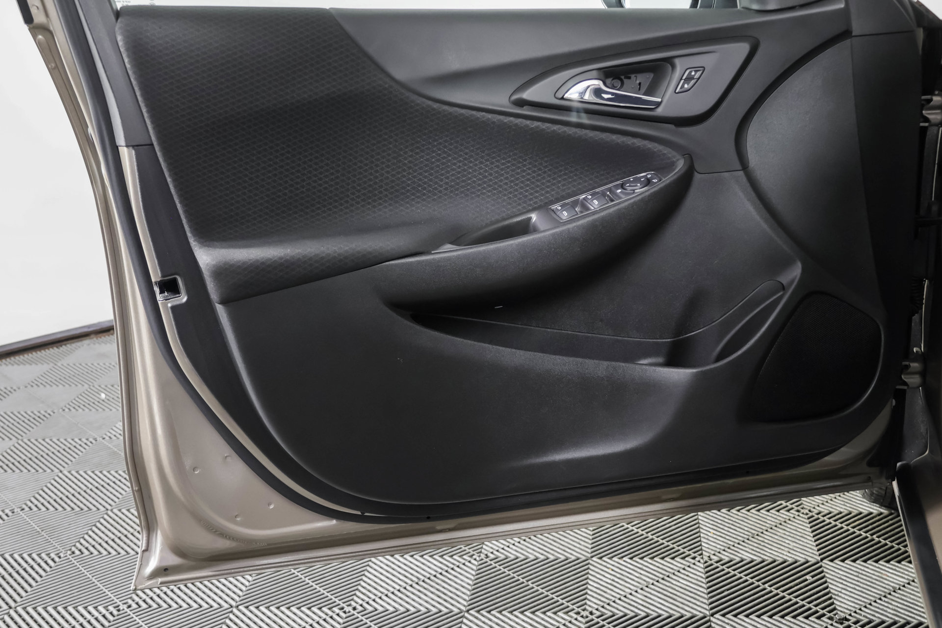 Used 2023 Chevrolet Malibu LS FWD image 32