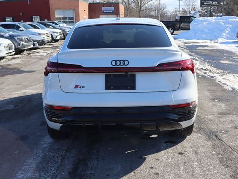 Used 2024 Audi Q8 e-tron Prestige w/ Prestige Package image 7