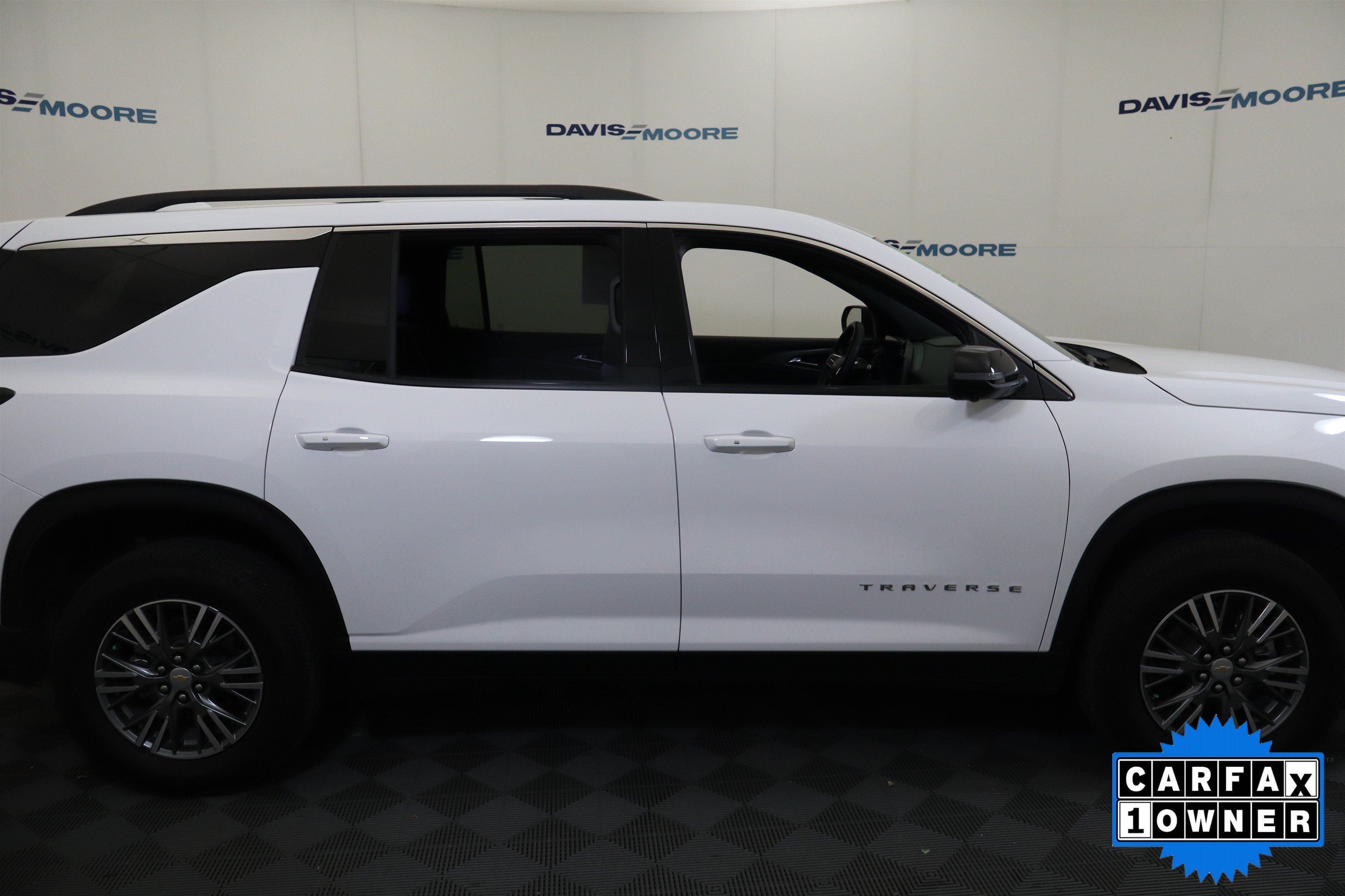 Used 2026 Chevrolet Traverse LT w/ Driver Confidence Package FWD image 5