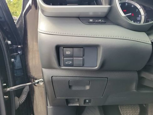 Used 2021 Toyota Highlander XLE FWD image 22