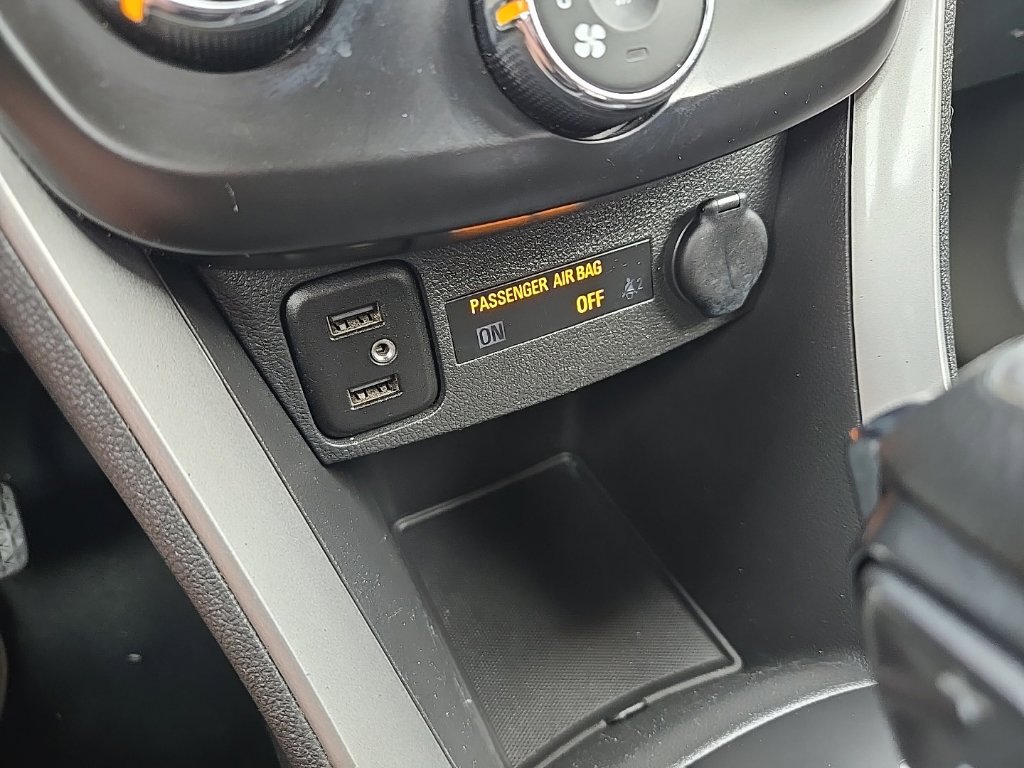 Used 2021 Chevrolet Trax LT w/ LT Convenience Package AWD/4WD image 43