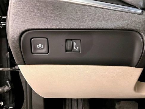 Used 2023 Buick Enclave Essence image 34