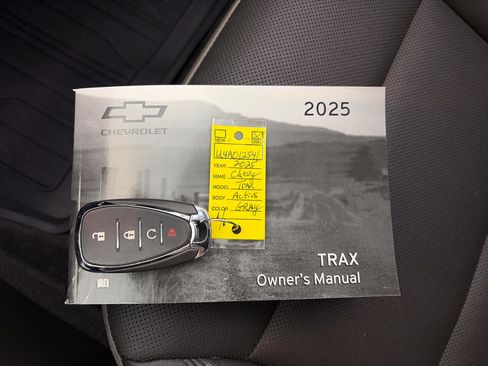 Used 2025 Chevrolet Trax ACTIV w/ Driver Confidence Package FWD image 30