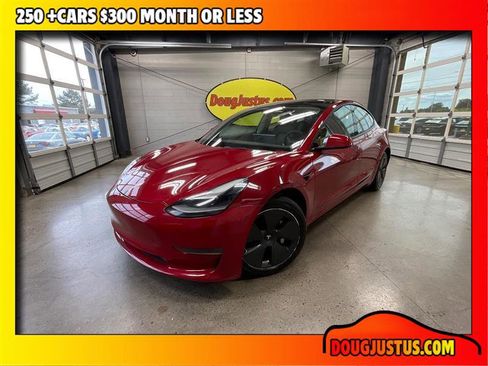 Used 2022 Tesla Model 3 Standard Range RWD image 1