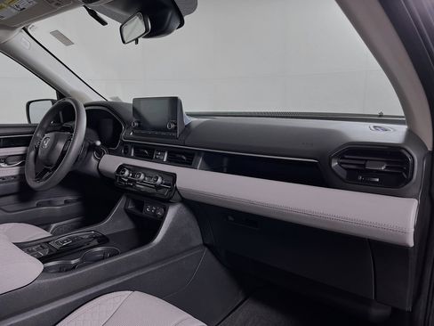 Used 2023 Honda Pilot LX image 26