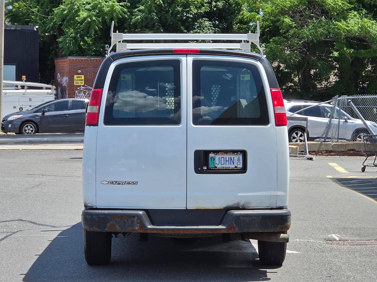 Used 2017 Chevrolet Express 2500 RWD image 6