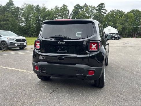 Used 2023 Jeep Renegade Latitude AWD/4WD image 6