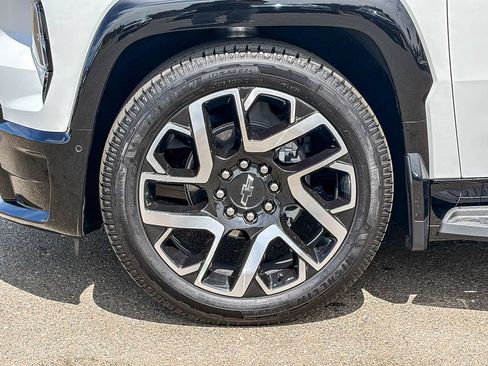 Used 2024 Chevrolet Silverado EV RST AWD/4WD image 15