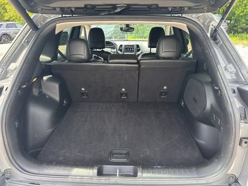 Used 2019 Jeep Cherokee Trailhawk w/ Comfort/Convenience Group AWD/4WD image 13