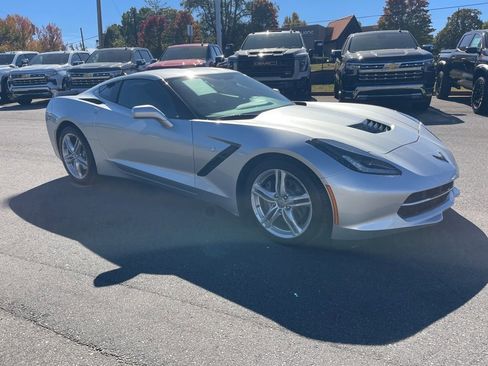 Used 2017 Chevrolet Corvette Stingray Coupe w/ 1LT image 7