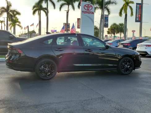 Used 2025 Honda Accord SE image 13