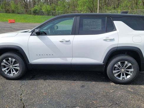 New 2026 Chevrolet Equinox LT w/ Convenience Package II FWD image 7
