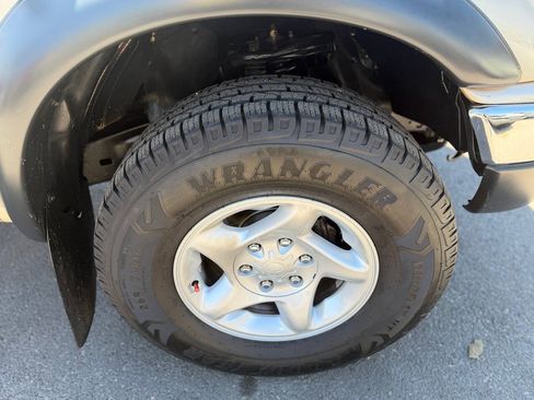 Used 2003 Toyota Tacoma 4x4 Xtracab V6 w/ Convenience Pkg image 98