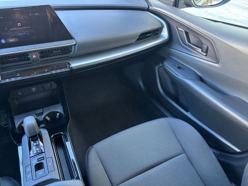 Used 2025 Toyota Prius LE image 31