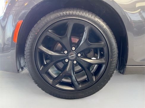 Used 2022 Chrysler 300 Touring w/ Sport Appearance Package image 28