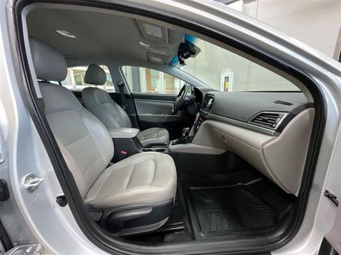 Used 2017 Hyundai Elantra Limited FWD image 28