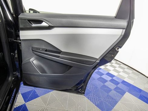 Used 2023 Volkswagen Taos SE image 15
