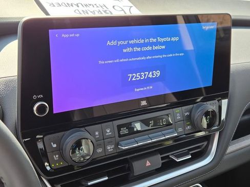 Used 2026 Toyota Grand Highlander Platinum image 22